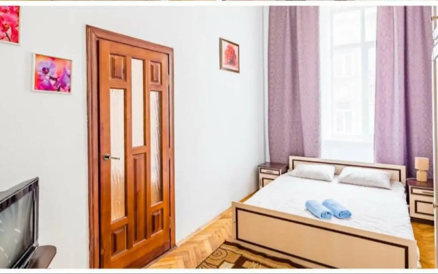 Театральная , 23 2х ком в историческом центре