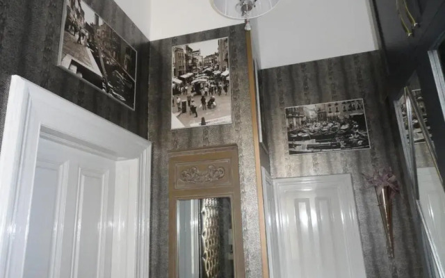 Boudoir Budapest Apartment