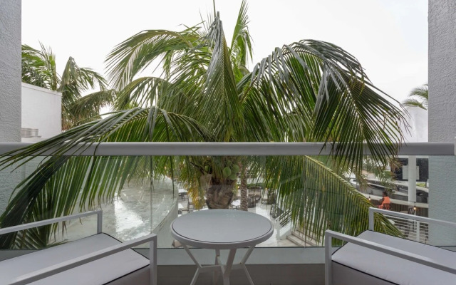 Beachfront Condo With Large Balcony