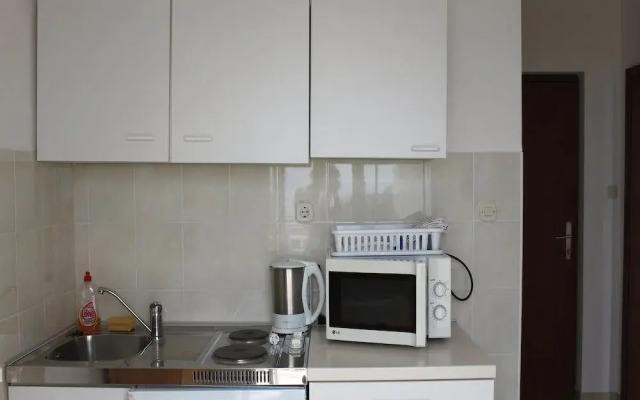 Apartments and Rooms Mladenka
