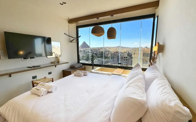 The 2 BDR Pyramids Vista w/ Bathtub