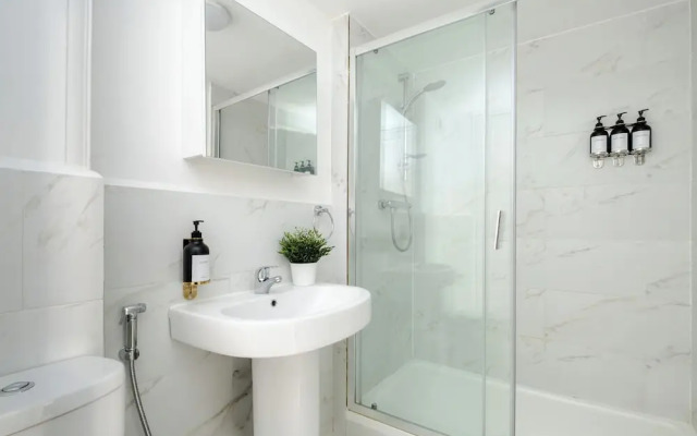 Elegant Mayfair Studio Apartment