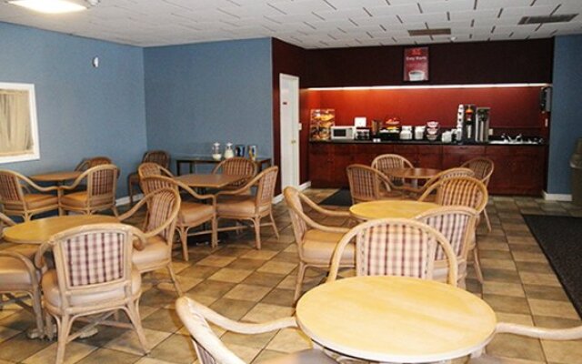 Econo Lodge Inn & Suites