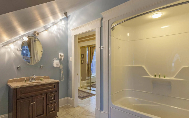 Chipman Hill Suites on Union