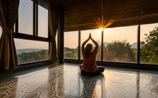 SaffronStays Falcon Hill, Lonavala - luxury villa with infinity pool near Lion's Point