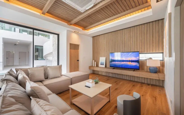 Mövenpick Pool Villa 6BR