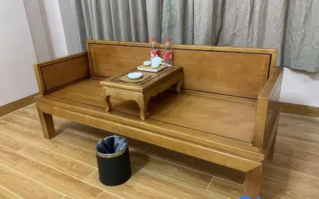 Ruili Xingyi Business Hotel