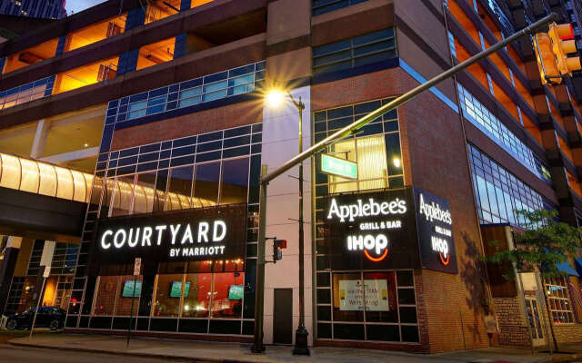 Courtyard By Marriott Detroit Downtown