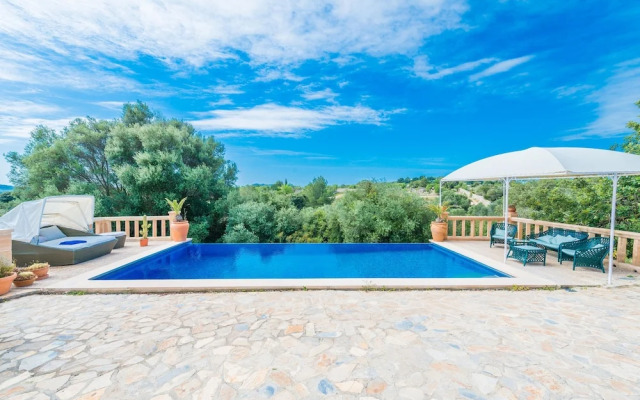 Can Canals in Art With 5 Bedrooms and 4 Bathrooms