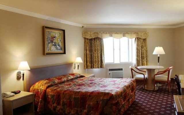 Metro Plaza Hotel