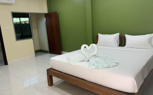 OYO 625 Airport Smile Place