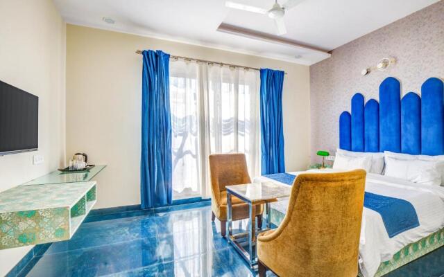 Fabhotel The White Moon