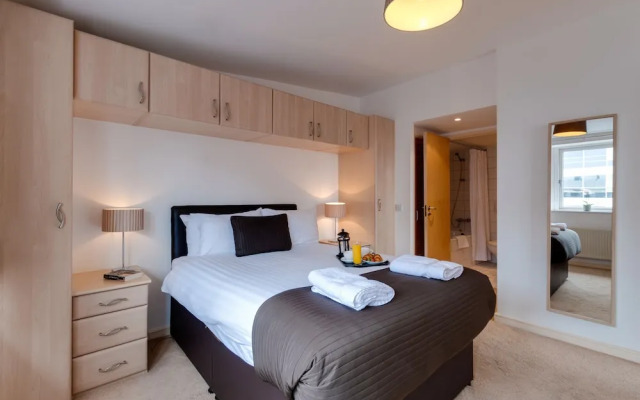 Base Serviced Apartments - The Docks