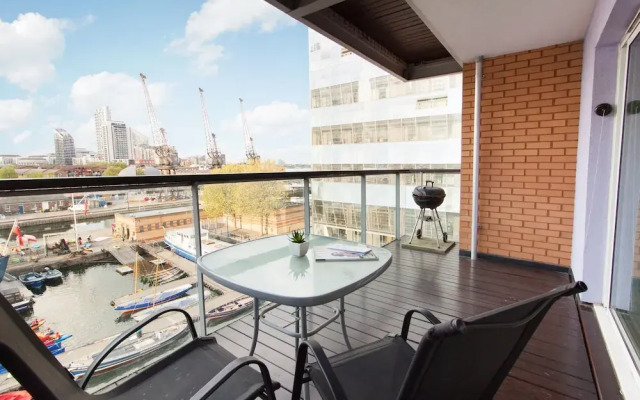 Canary Wharf Luxury River view apartment