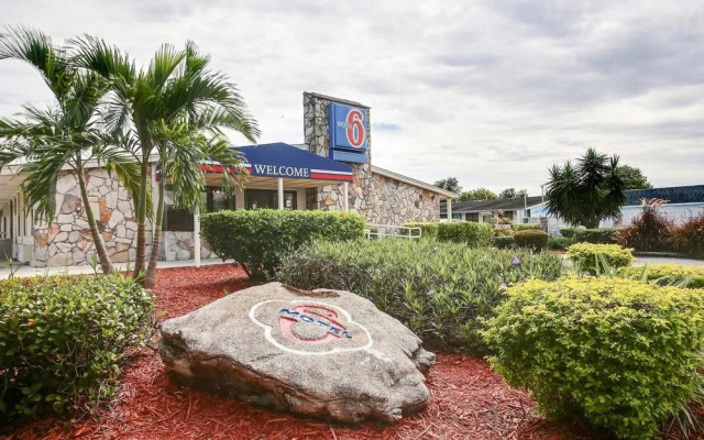 Motel 6 Palm Bay