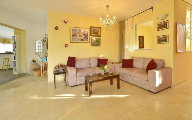Likithos Hotel