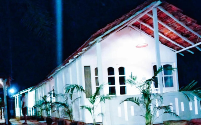 Funtastic Beach Huts Patnem