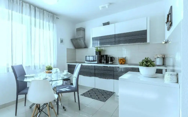 Iris Apartments