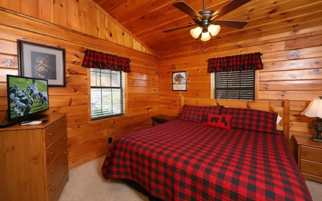Just Hanging Out - Three Bedroom Cabin