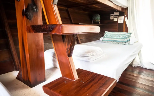 Harana Surf Resort - Hostel