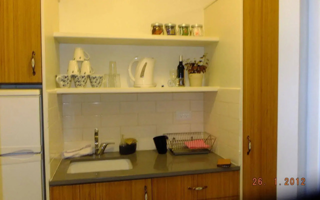 Nuriel Fruit & Guest House