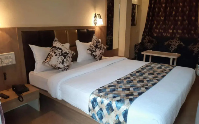 Oyo 87961 Hotel Im-Pact Stays Palace