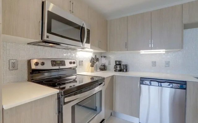 Wonderful 2BR Condo at Crystal City