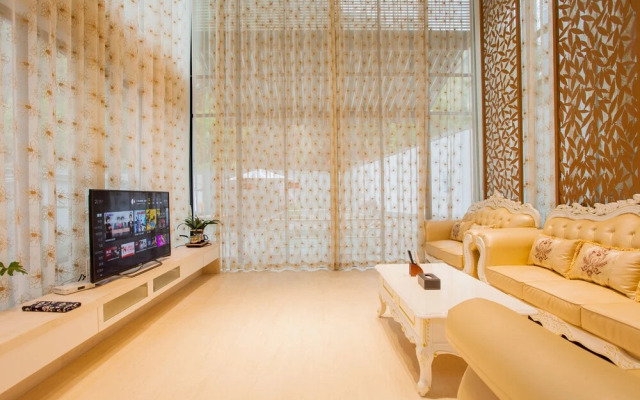 Deluxe Villa in Mingyue Mountain and Stream