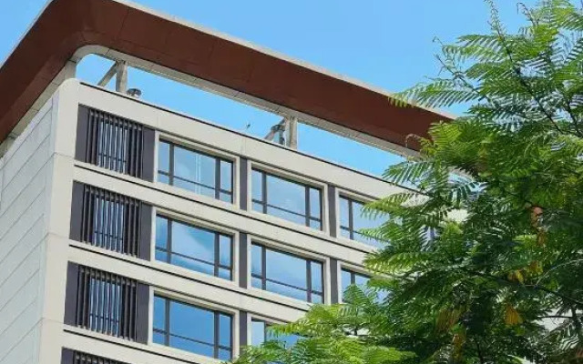 Qiling Ln Dongfang Hotel