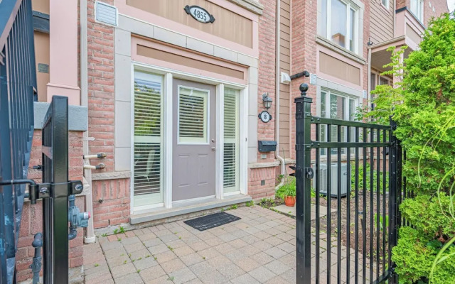 Cozy 1 Bedroom Townhouse