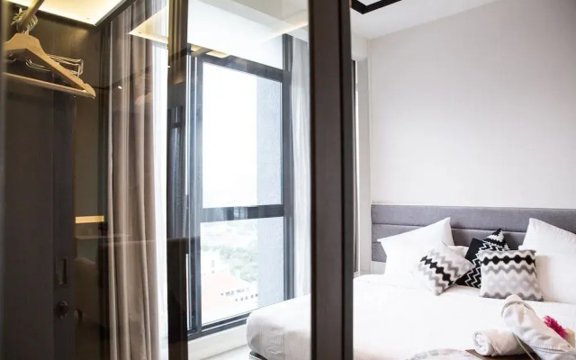 Expressionz Professional Suites By Plush