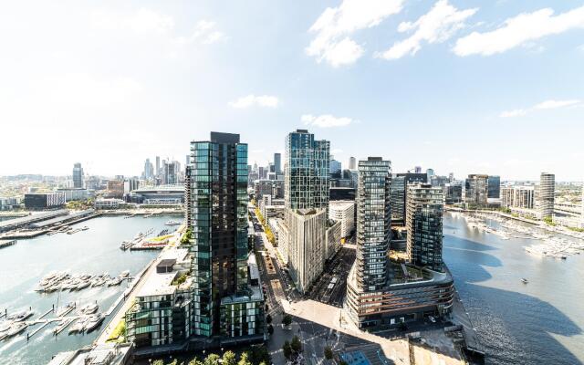 Melbourne Private Apartments Collins Wharf Waterfront Docklands