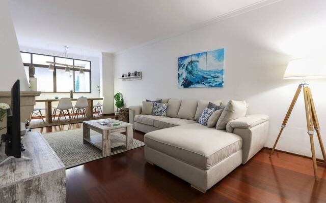 Stylish Apartment with Private Terrace and Garage