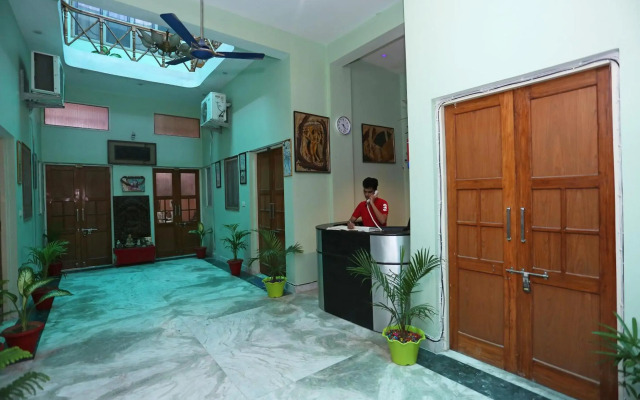 OYO Flagship 19120 The Classio Guest House