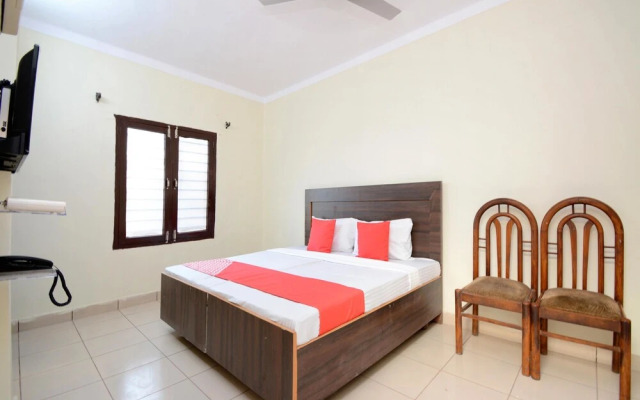 Oyo 30943 Hotel Tourist