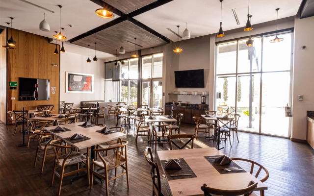 TRYP by Wyndham San Luis Potosi Hotel & Suites