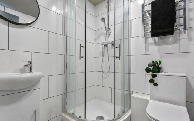 Stunning Very Large Studio in Coventry