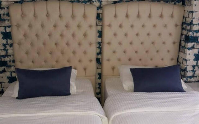 Double Inn Marina Hotel