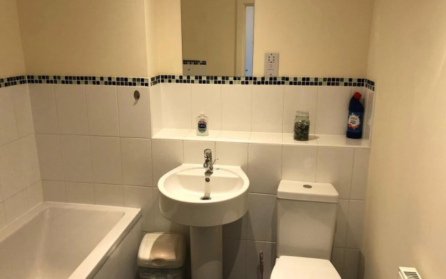 Remarkable 2-bed Apartment in Reading