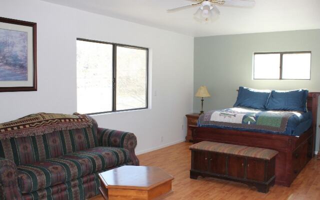 Moonridge Den- One Bedroom