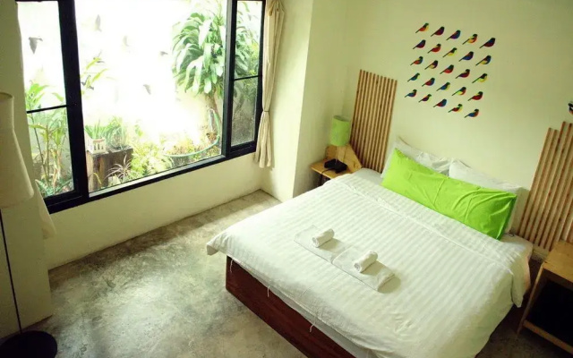 Early Bird Bed & Breakfast - Adults Only