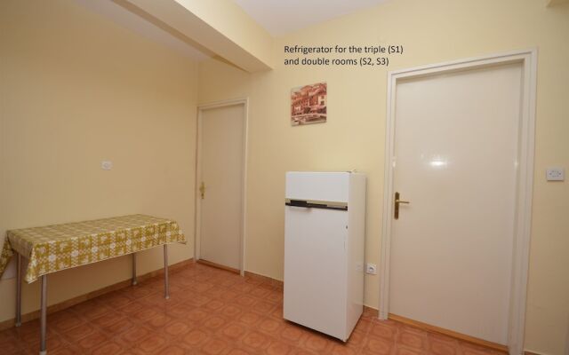 Apartments and Rooms Gordana