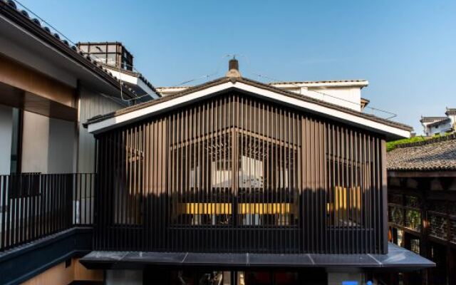 Hangzhou Jiande Yanzhou Ancient City. Looking at Shan Mei Yard.