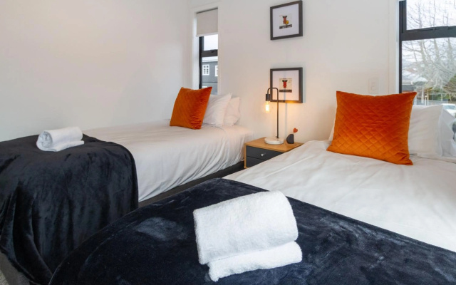 Art Deco 2 bed by Latimer Square – Guest Rooms – Christchurch