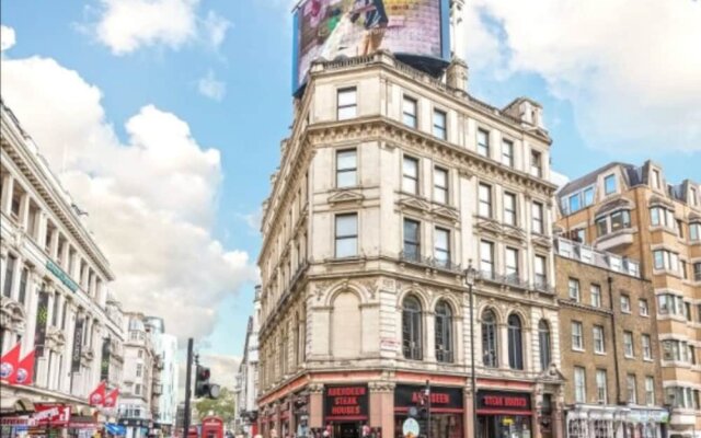 Luxury Flat with Panoramic View of Piccadilly Circus