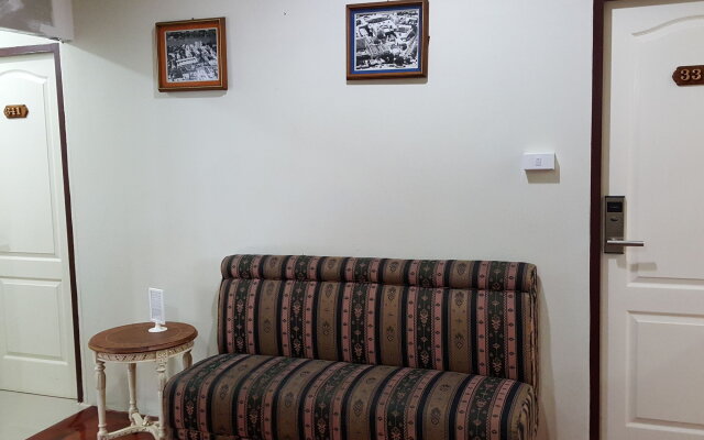 Bangkok Check Inn @ Chareon Krung – Guest Rooms – Bangkok