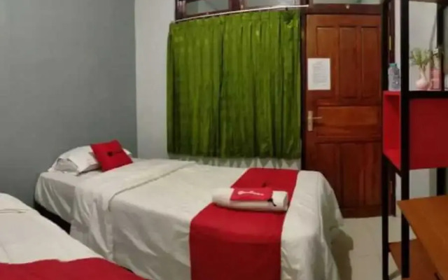 RedDoorz Plus near Alun Alun Sumenep