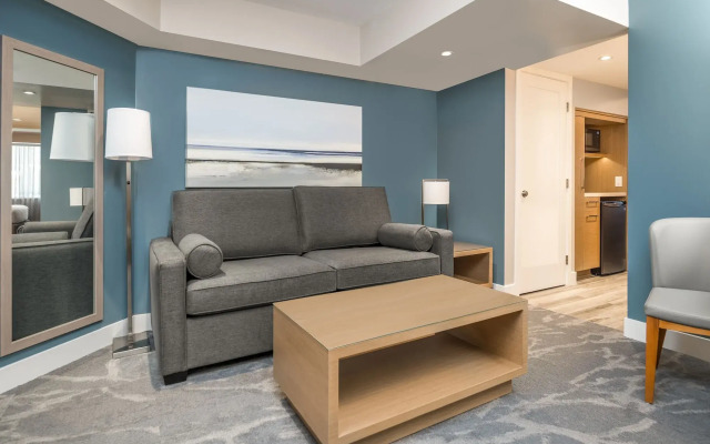 Coast Tsawwassen Inn