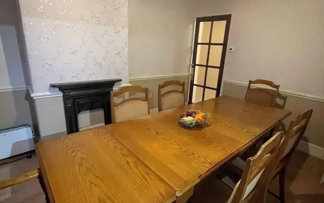 Charming Home in Huddersfield w/ Parking Petsok