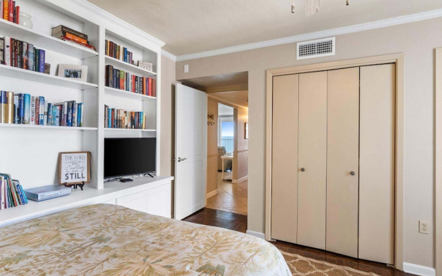 Shoreline Towers 1115 2 Bedroom Condo